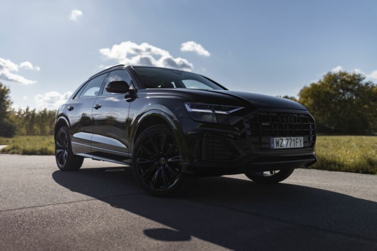 Audi Q8 Brazowe Sylwetka