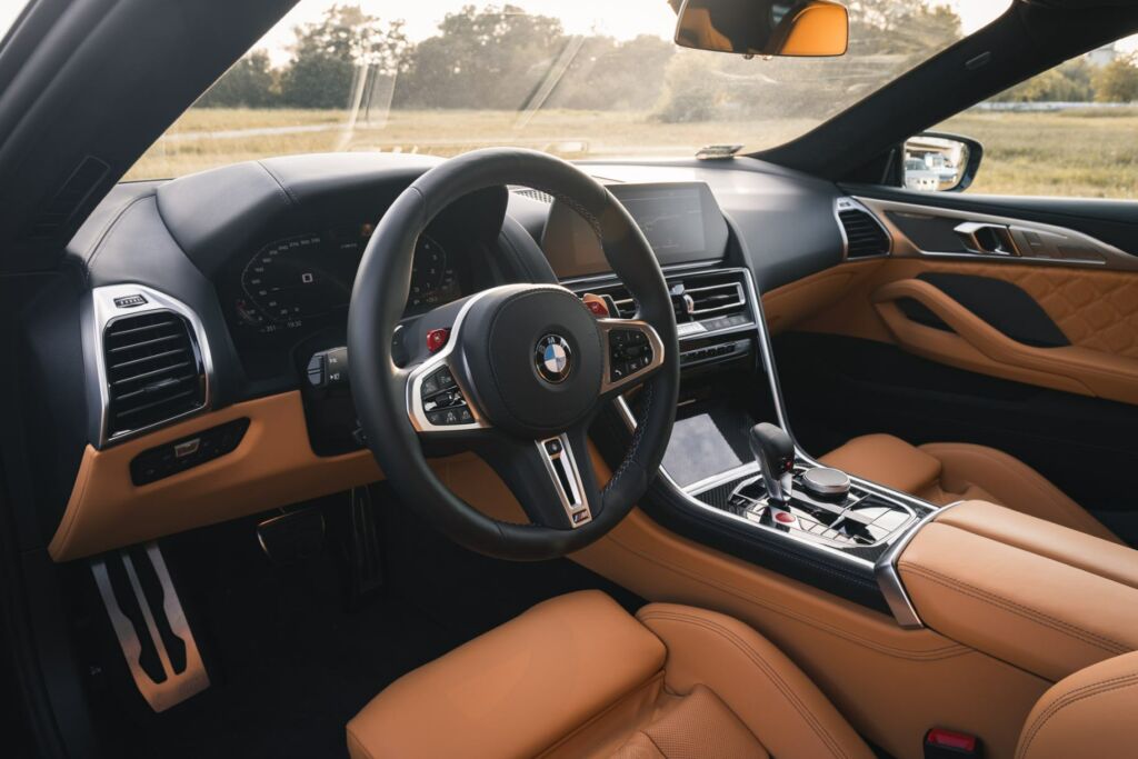 BMW M8 Competition Gran Coupe wnetrze
