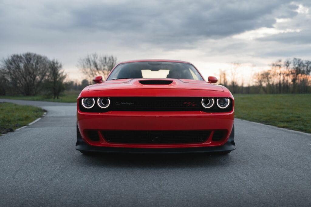 Dodge challenger 6 4 widebody przod