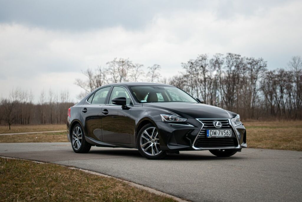 Lexus IS300 linia