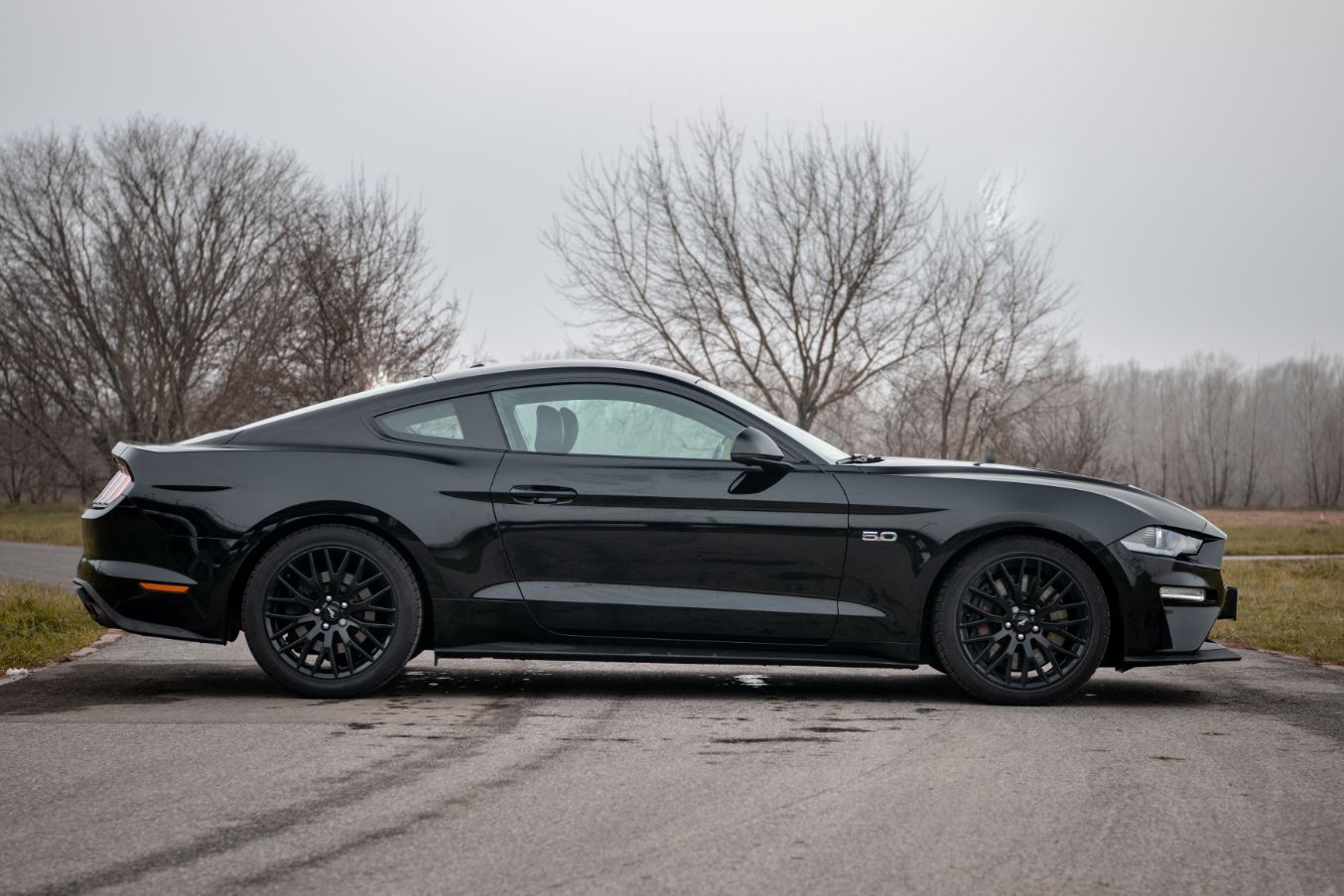 Ford Mustang GT Shadow Black bok