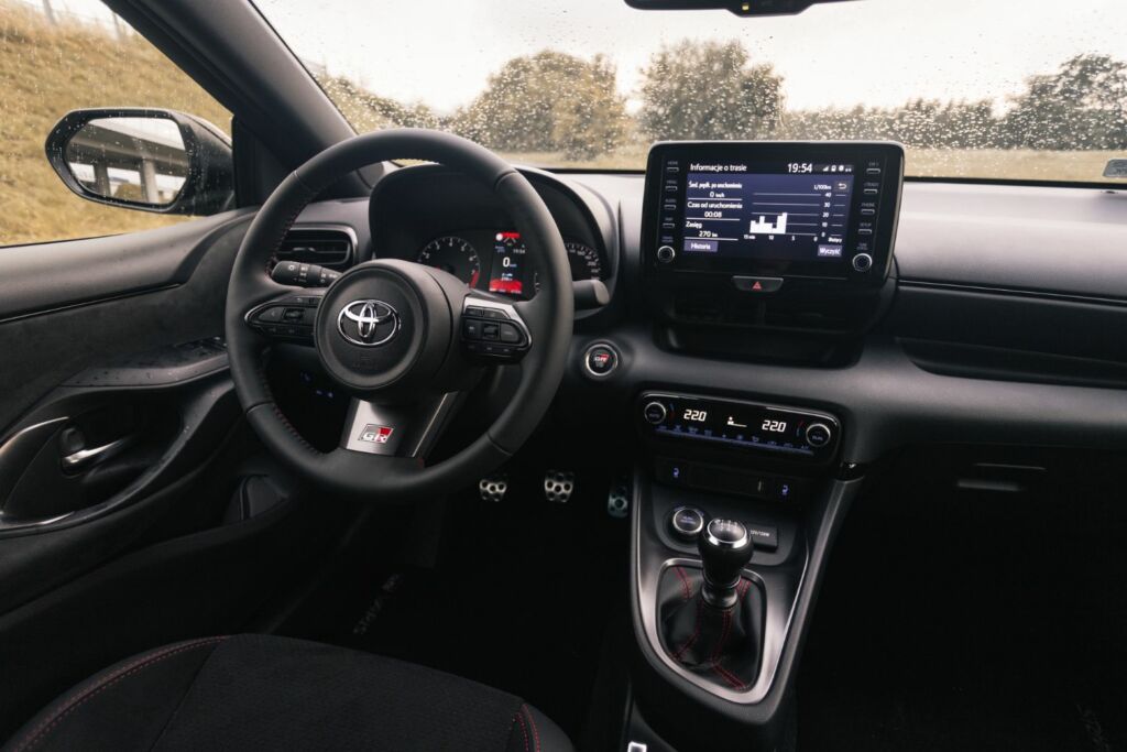 Toyota GR Yaris widok kierowcy