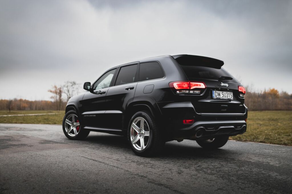 jeep grand cherokee srt8 sylwetka