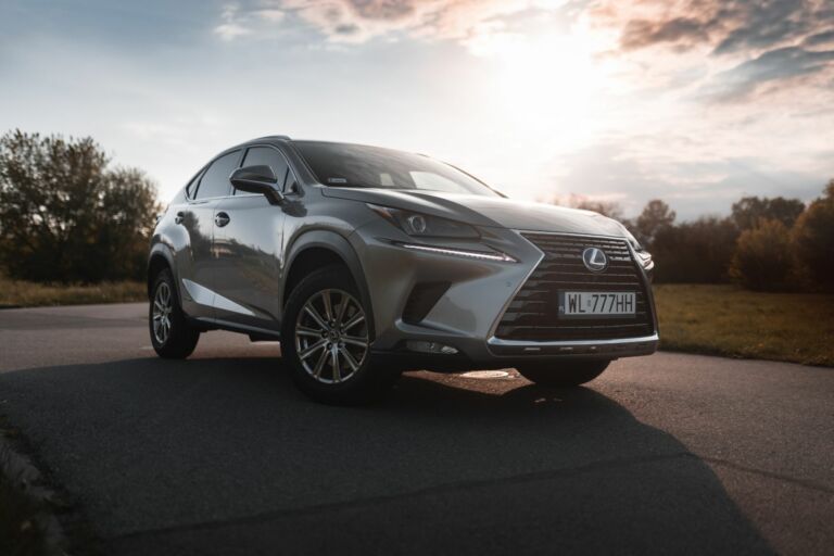 Lexus NX 300h sylwetka