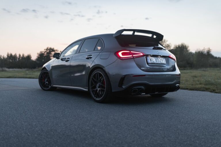 Mercedes AMG A45s Szary sylwetka