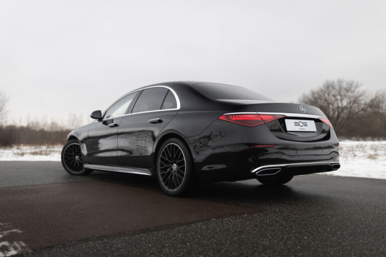 Mercedes-Benz S400d 4MATIC – linia nadwozia – ujęcie 1