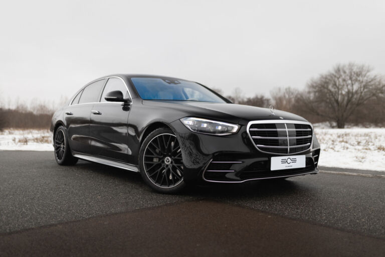 Mercedes-Benz S400d 4MATIC – sylwetka samochodu – ujęcie 1