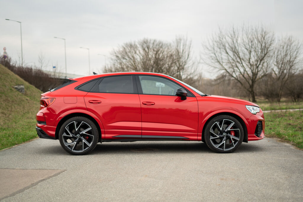 Audi rsq3 bok