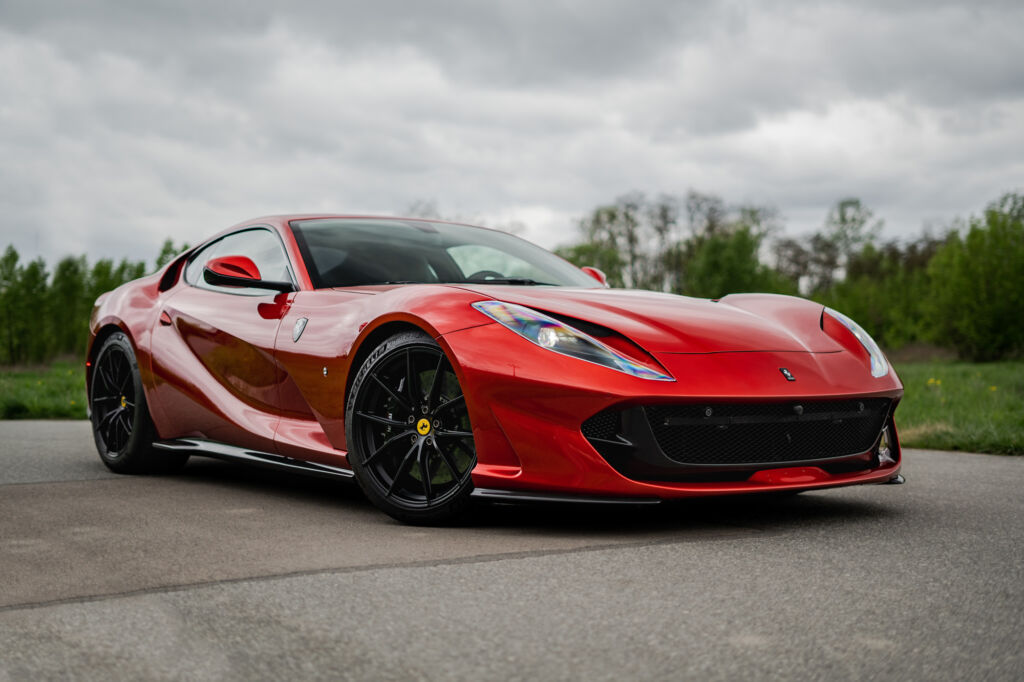 Ferrari 812 SUPERFAST sylwetka