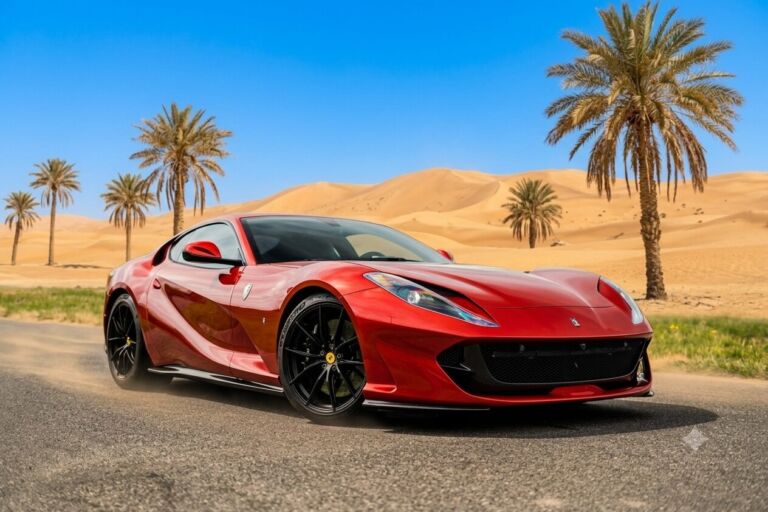 Ferrari 812 Superfast – sylwetka z przodu – ujęcie 12