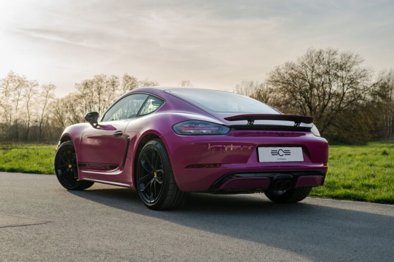 Porsche 718 Cayman Ruby Star – linia nadwozia – ujęcie 1