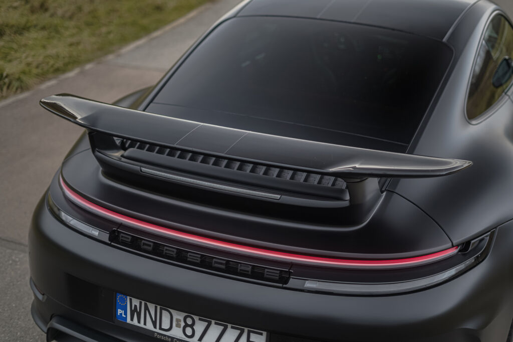 Porsche 911 Carrera 4 GTS Black spoiler