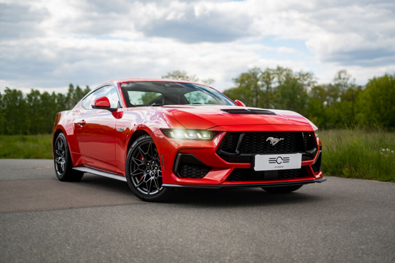 Mustang S650 GT Fastback Przodem