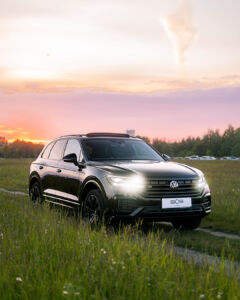 Touareg to duże auto – ponad 4,8 metra długości – ale dzięki proporcjom i niskiej linii dachu sprawia bardziej sportowe i dynamiczne wrażenie niż inne SUV-y z tego segmentu, jak np. Audi Q7 czy BMW X5.
____________
📞 531 002 001
📩 kontakt@cylindersi.pl
💬 DM
📌 Towarowa 33, 00-869 Warszawa
📌 Katowicka 118, 41-500 Chorzów

#cylindersi #cylindersikatowice #warszawa #katowice #cars #samochod #auto #volkswagentouareg #volkswagentuareg #suv #volkswagen #tuareg