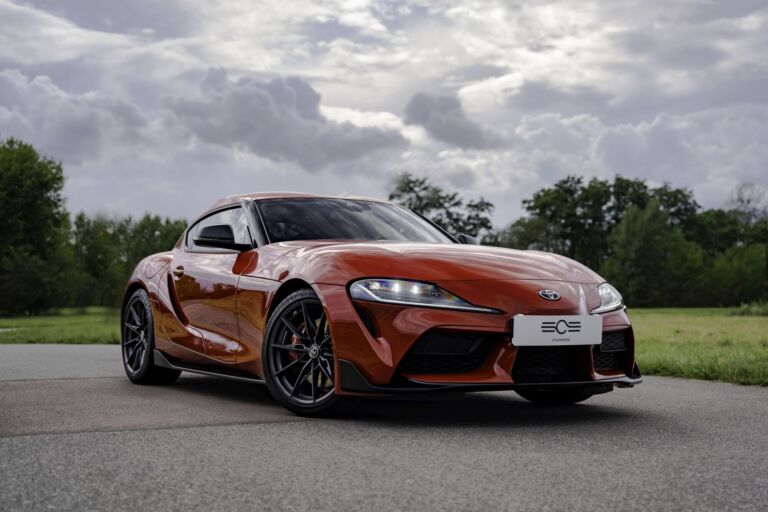 Toyota Supra 3.0 – sylwetka z przodu