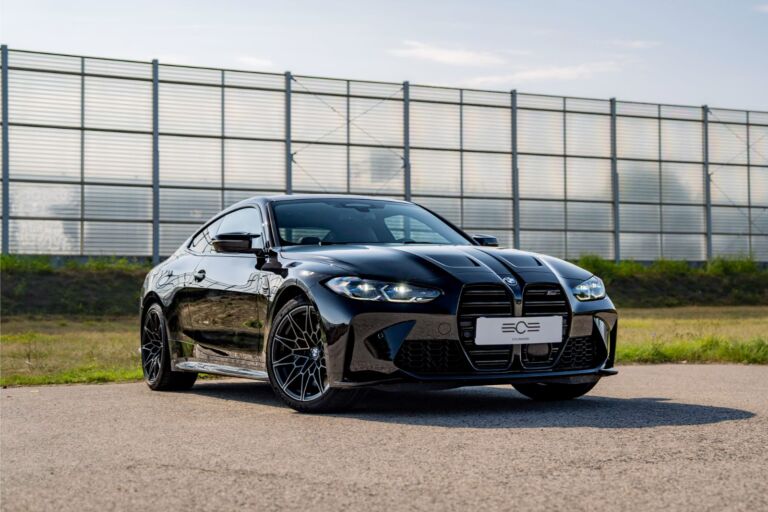 BMW M4 Competition xDrive Coupe Black – linia nadwozia