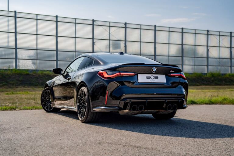 BMW M4 Competition xDrive Coupe Black – widok z tyłu