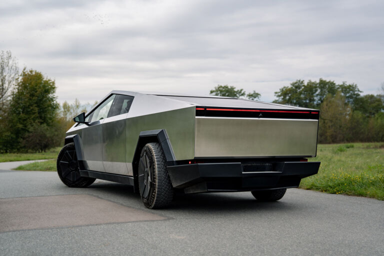 Tesla Cybertruck – widok z tyłu