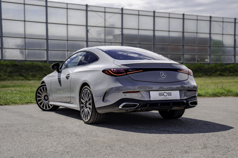 Mercedes-Benz CLE300 4MATIC – linia nadwozia