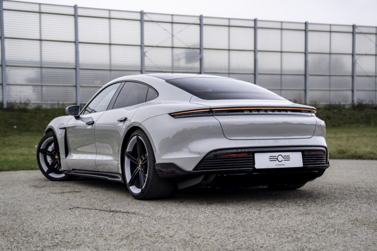 Porsche Taycan – linia tyłu