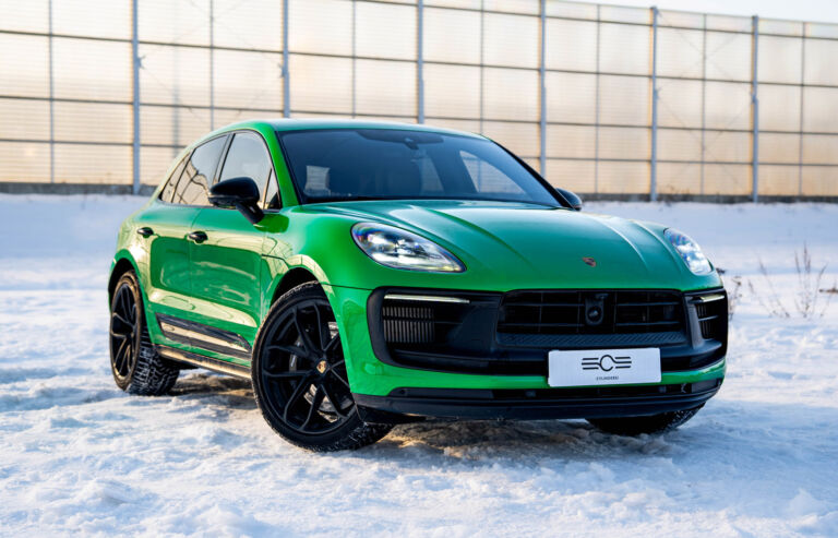 Porsche Macan GTS Python Green – sylwetka z przodu