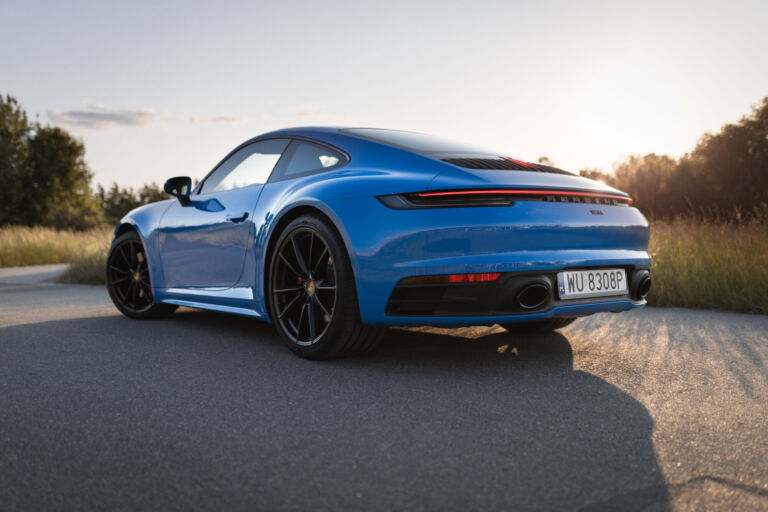 Porsche 911 Carrera S (992.1) – sylwetka z tyłu