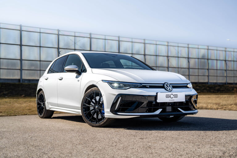 Volkswagen Golf 8.5 R – sylwetka z przodu