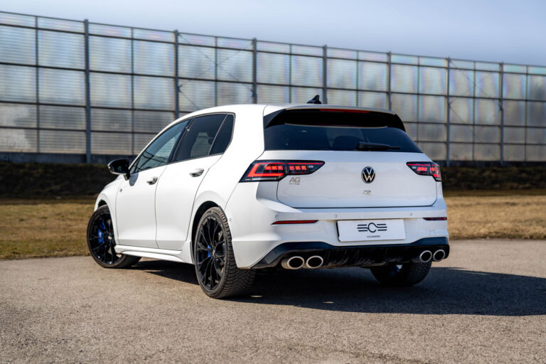 Volkswagen Golf 8.5 R – sylwetka z tyłu