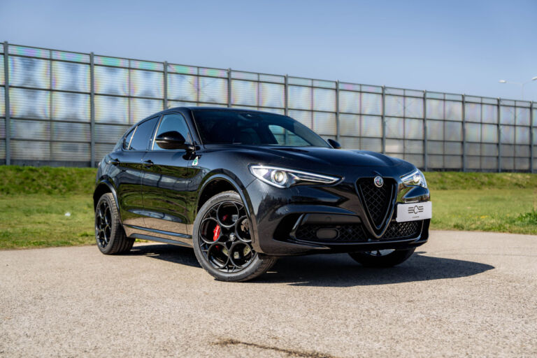Alfa Romeo Stelvio Quadrifoglio – sylwetka z przodu