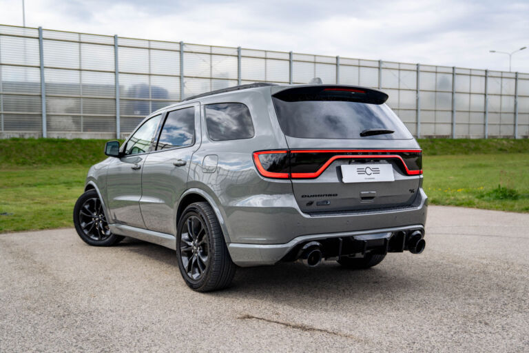 Dodge Durango 5.7 R/T – sylwetka z tyłu