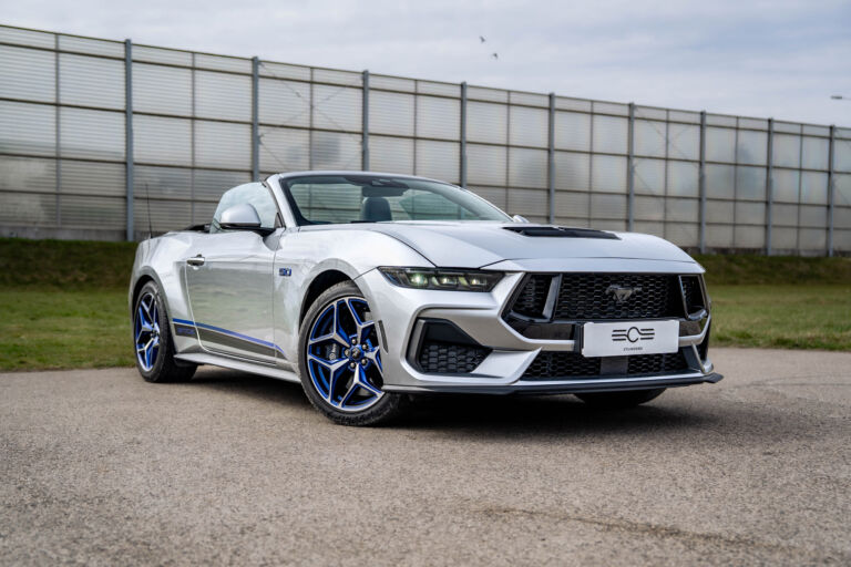 Ford Mustang S650 GT/CS Cabrio – sylwetka z przodu