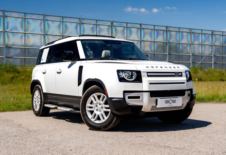 Land Rover Defender – sylwetka z przodu
