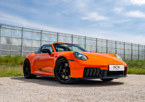 Porsche 911 Targa 4 GTS – sylwetka z przodu – ujęcie 3