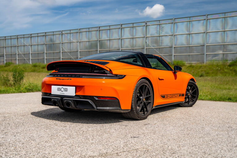 Porsche 911 Targa 4 GTS – sylwetka z tyłu – ujęcie 2