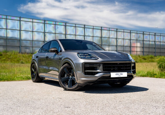 Porsche Cayenne Turbo E-Hybrid Coupé – sylwetka z przodu