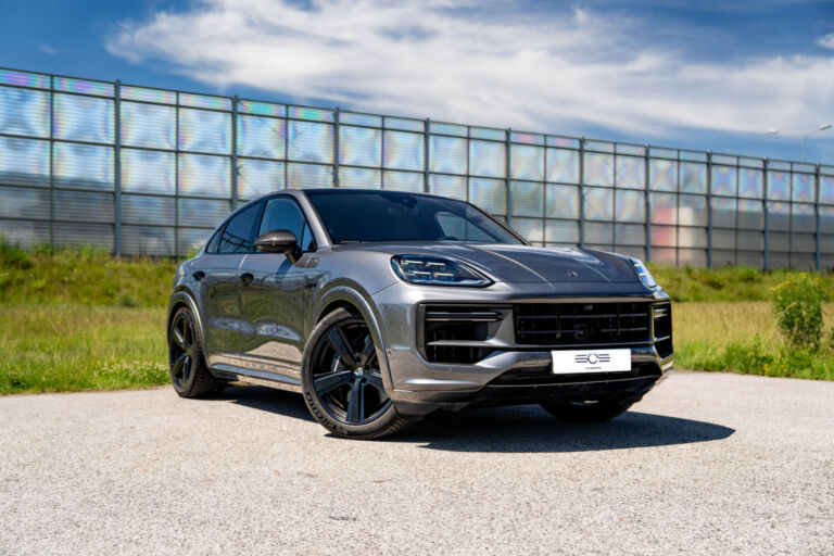 Porsche Cayenne Turbo E-Hybrid Coupé – sylwetka z przodu