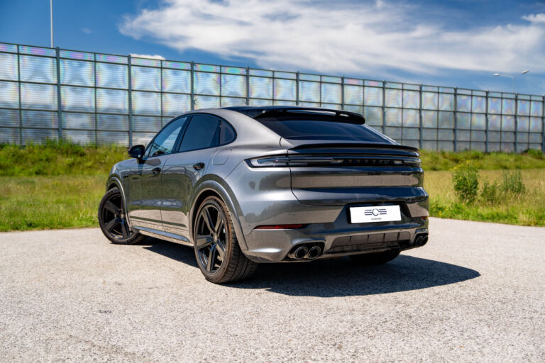 Porsche Cayenne Turbo E-Hybrid Coupé – sylwetka z tyłu