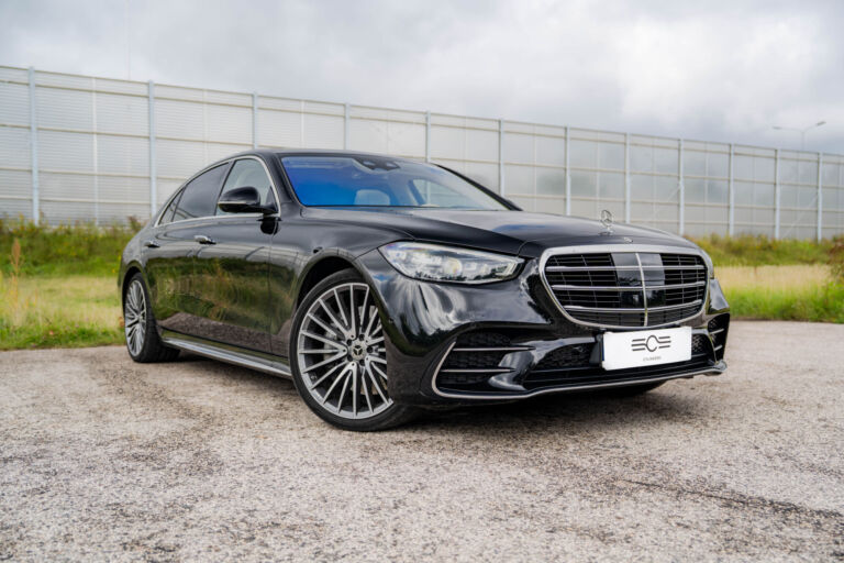Mercedes-Benz S450d 4MATIC – sylwetka z przodu