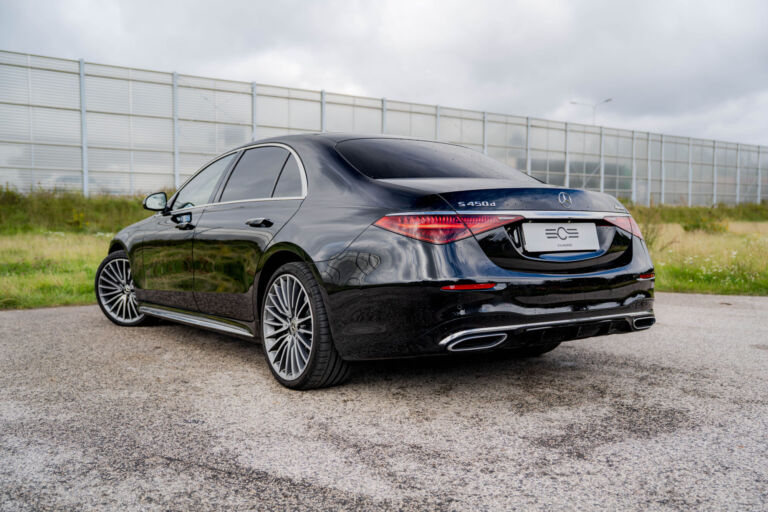 Mercedes-Benz S450d 4MATIC – sylwetka z tyłu