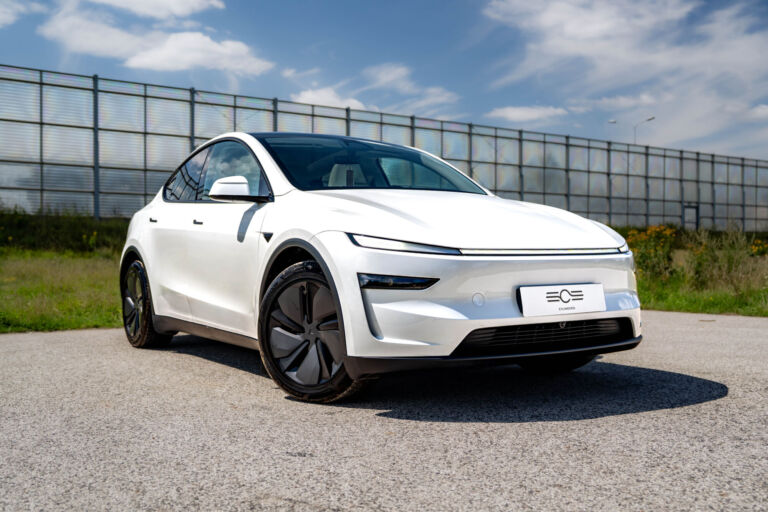 Tesla Model Y Juniper – sylwetka z przodu