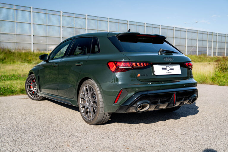 Audi RS3 Sportback Oak Green – sylwetka z tyłu