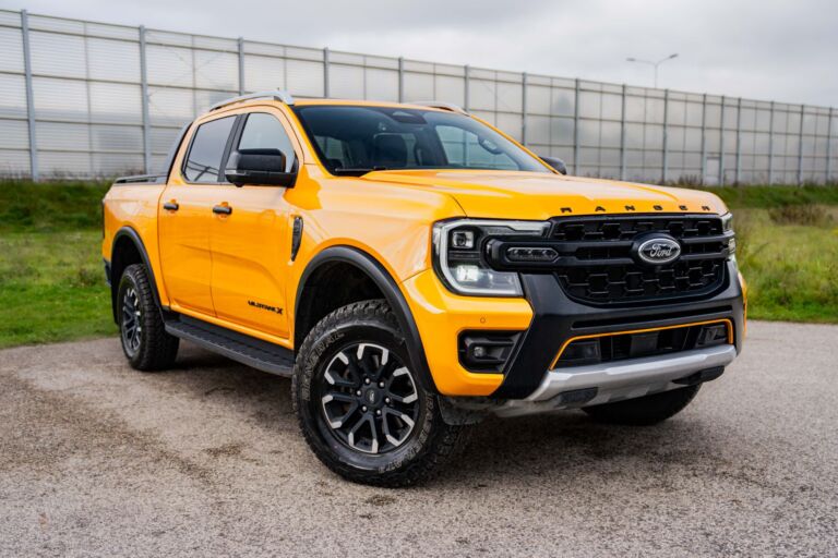 Ford Ranger Wildtrak X – sylwetka z przodu